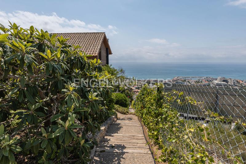 Foto 9fade358-b81f-4ea9-b922-8df3ed68c649. Casa con riscaldamento parcheggio piscina in Levantina - Montgavina - Quintmar Sitges