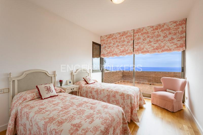 Foto db6e5af2-ed69-4ad2-ad3a-dfd994ad56b0. Casa con riscaldamento parcheggio piscina in Levantina - Montgavina - Quintmar Sitges