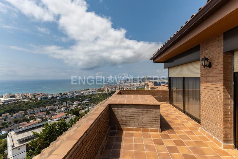 Foto dc6748a0-5453-4c93-bd78-d29a7b9a32c1. Casa con riscaldamento parcheggio piscina in Levantina - Montgavina - Quintmar Sitges