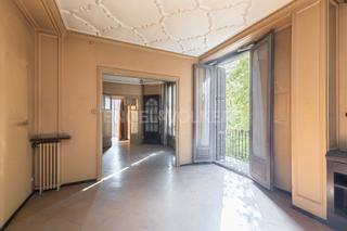 Piccolo appartamento  Passeig de sant joan. Luminoso piso en finca regia del passeig sant joan