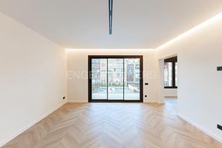 Piccolo appartamento in Dreta de l´Eixample. Piso reformado de 4 habitaciones con parking en eixample