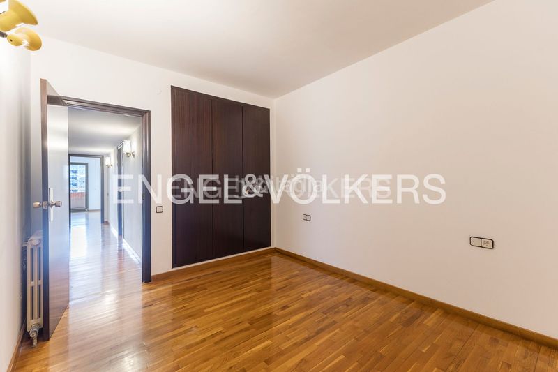 Foto 3ac28a8a-e4e8-48a1-be63-f5a1bfaec75e. Pis amb calefacció aparcament a Pedralbes Barcelona