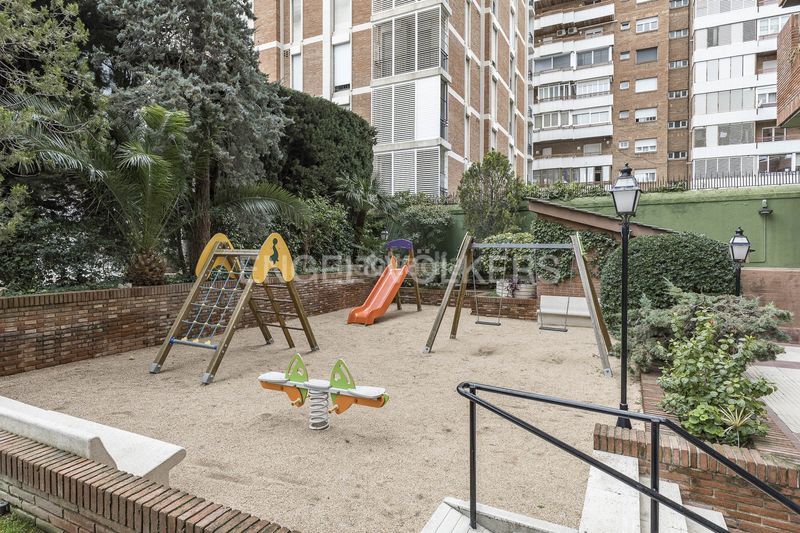 Foto e6d68815-db61-4429-a836-e85c013ebe97. Pis amb calefacció aparcament a Pedralbes Barcelona