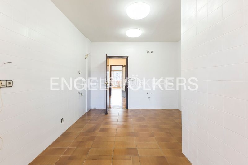 Foto ebd62800-93d9-4bf3-9bd1-f4987a7893a8. Pis amb calefacció aparcament a Pedralbes Barcelona