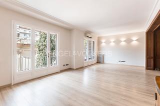 Miete Appartement in Sant Gervasi - Galvany. Exclusivo piso recién reformado en calle amigo