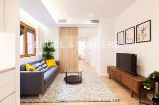 Rent Apartment in Gòtic. Acogedor apartamento en plaza villa de madrid
