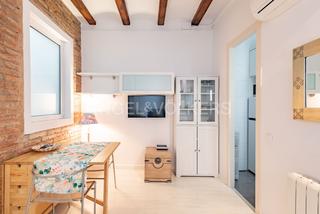 Rent Apartment in L´Antiga Esquerra de l´Eixample. Piso amueblado con balcón al lado de francesc macià