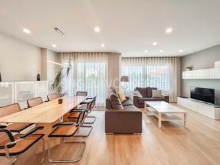 Location Appartement à Barri de les Corts. Larga estancia con 5 habitaciones