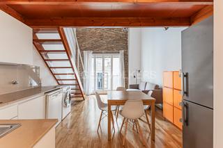 Lloguer Apartament a Barceloneta. Encantador estudiooficina amueblado en edificio renovado con jar