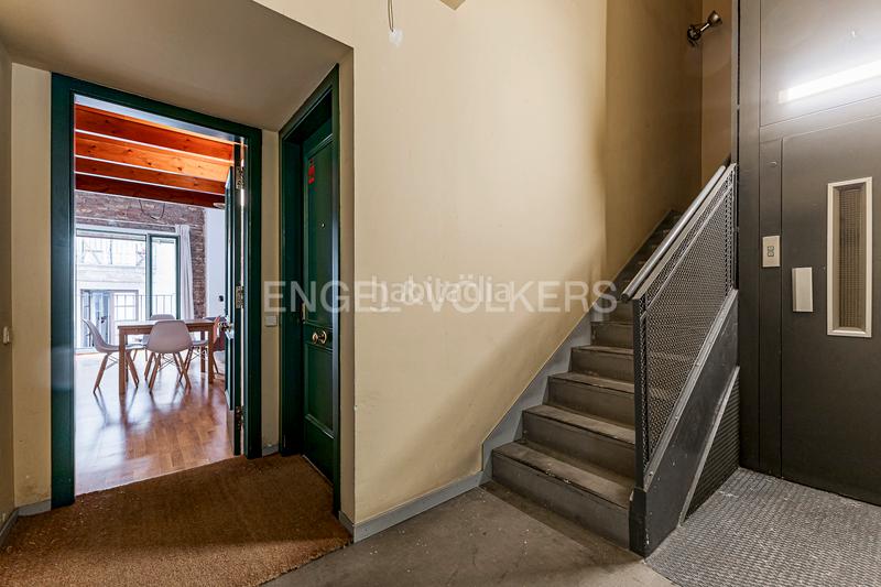 Foto 00c9c9f1-f577-48ae-bd95-2a7c28a498b3. Alquiler apartamento encantador estudiooficina amueblado en edificio renovado con jardín en Barcelona
