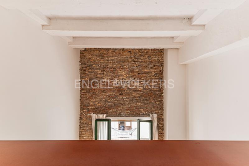 Foto 18b47eee-c24f-4228-a130-5c79e96613a9. Alquiler apartamento encantador estudiooficina amueblado en edificio renovado con jardín en Barcelona