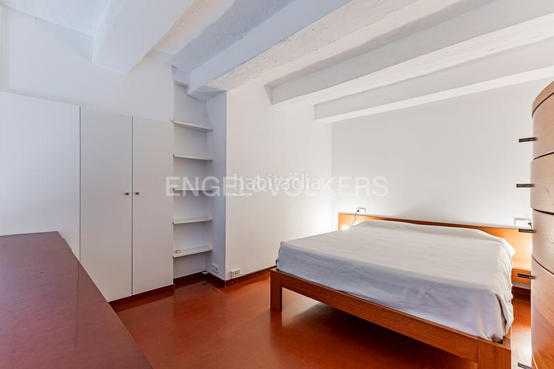 Foto 1e51e636-ce9e-4326-bd73-4f99cc5cd3bc. Alquiler apartamento encantador estudiooficina amueblado en edificio renovado con jardín en Barcelona
