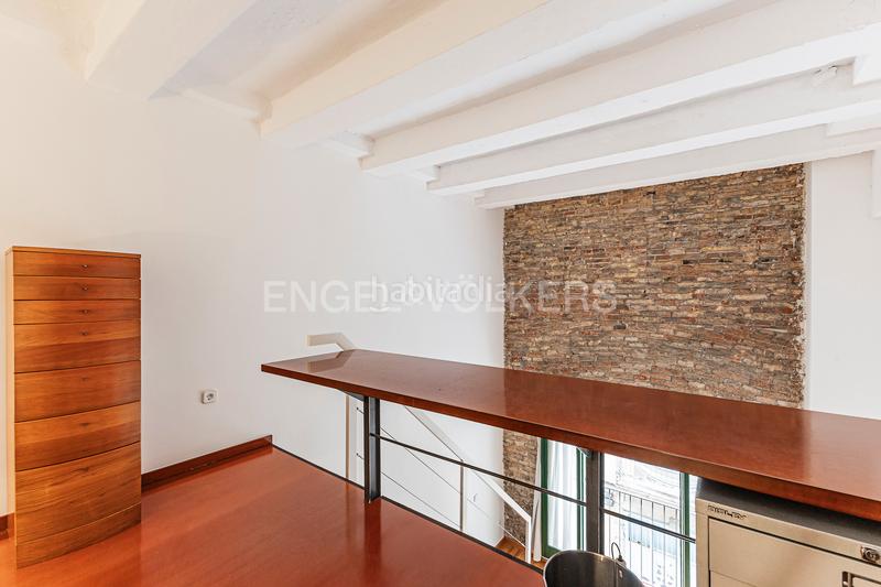 Foto 32f05d88-dafd-4fed-b81d-f385a528de8e. Alquiler apartamento encantador estudiooficina amueblado en edificio renovado con jardín en Barcelona