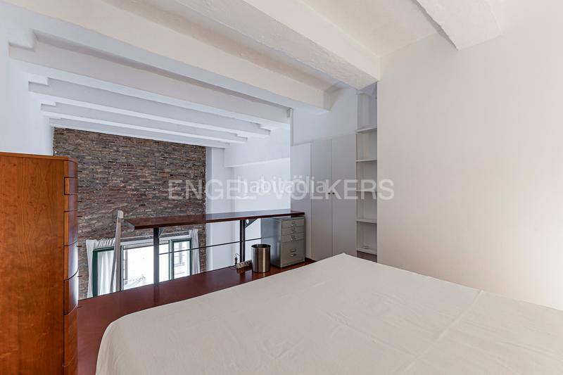 Foto 3bae5151-7c54-40b0-9c26-dc72c0213d0e. Alquiler apartamento encantador estudiooficina amueblado en edificio renovado con jardín en Barcelona