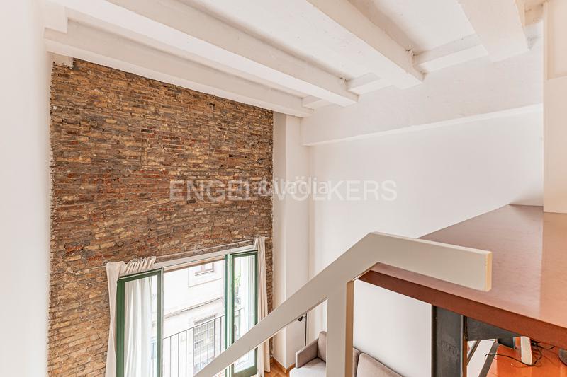 Foto 43791789-f834-47f4-89b7-d41261224f3c. Alquiler apartamento encantador estudiooficina amueblado en edificio renovado con jardín en Barcelona