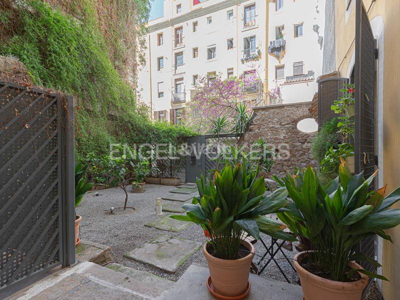 Foto 50a1608e-b5f6-428a-a52c-bb8ca46b9199. Alquiler apartamento encantador estudiooficina amueblado en edificio renovado con jardín en Barcelona