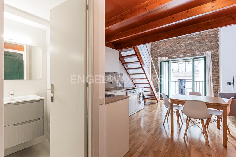 Foto 5cfe9144-8751-49c1-9ccf-849830566744. Alquiler apartamento encantador estudiooficina amueblado en edificio renovado con jardín en Barcelona