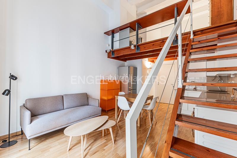 Foto 783b05c3-686e-4b6a-8360-3a592722612e. Alquiler apartamento encantador estudiooficina amueblado en edificio renovado con jardín en Barcelona