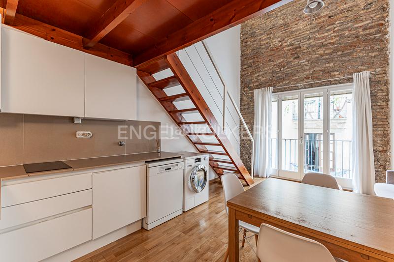 Foto e561371b-dd0d-4850-932a-5121ea890ec7. Alquiler apartamento encantador estudiooficina amueblado en edificio renovado con jardín en Barcelona