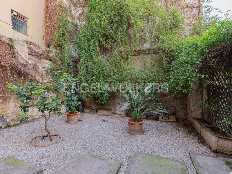 Foto eaac31de-c798-48dc-9dc2-01f19a7c16f4. Alquiler apartamento encantador estudiooficina amueblado en edificio renovado con jardín en Barcelona