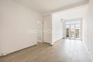 Apartament  Escorial. Luminoso piso con terraza en gracia