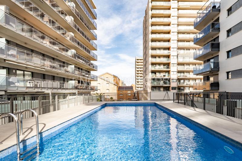 Foto 03acd118-d7f7-4cd6-ba83-5aaec580d378. Apartament amb calefacció aparcament piscina a Port Badalona