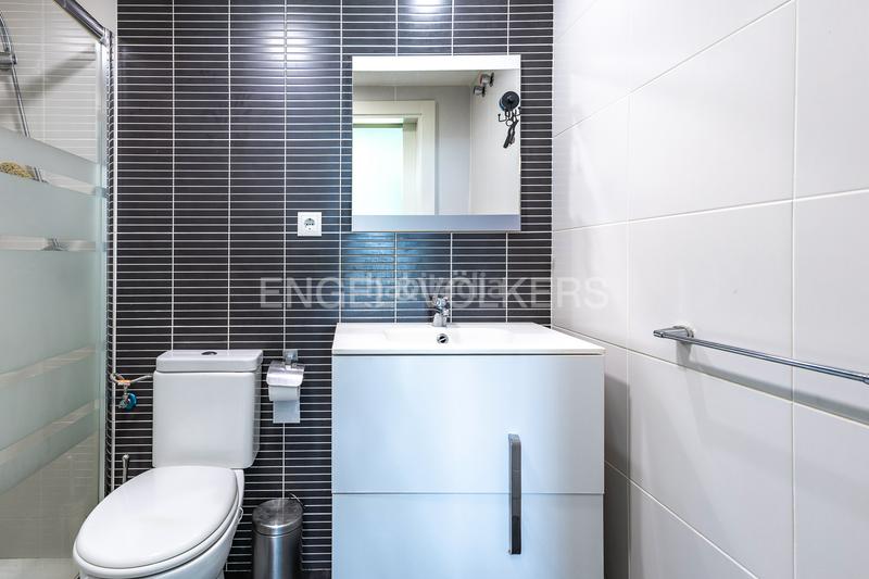 Foto a02ab53c-e9c7-4c2a-9df9-9b5a7399148b. Apartament amb calefacció aparcament piscina a Port Badalona