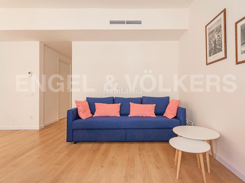 Foto 04a02e20-a651-46e0-b3e7-eef0b966e413. Alquiler apartamento moderno piso amueblado en galvany en Barcelona