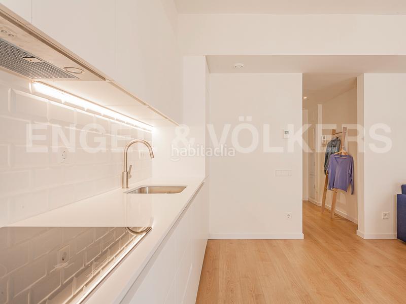 Foto 99153818-c05c-4b0a-9347-d53bb7b7f560. Alquiler apartamento moderno piso amueblado en galvany en Barcelona