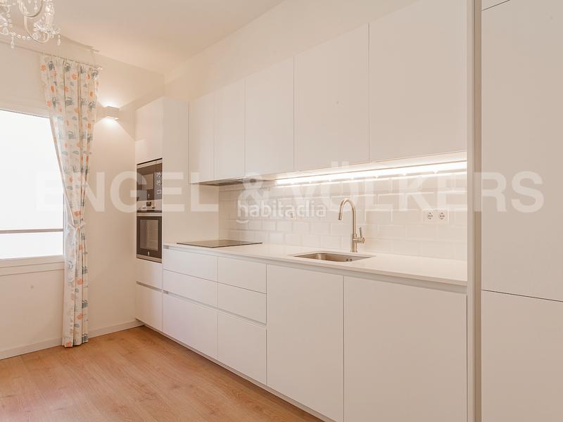 Foto d561f2b4-5940-4ace-86cf-20424b9a6cd7. Alquiler apartamento moderno piso amueblado en galvany en Barcelona