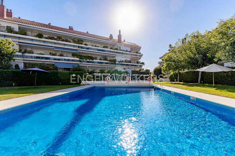 Foto 4395839a-e963-4997-ace5-080b2c784430. Lloguer àtic amb calefacció aparcament piscina a Sitges