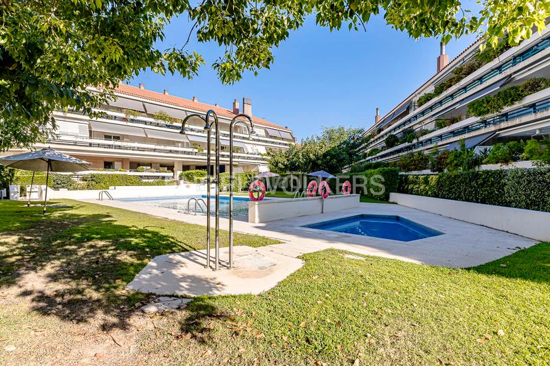 Foto ba5c9015-4f9d-45a9-9840-36e67619a695. Lloguer àtic amb calefacció aparcament piscina a Sitges