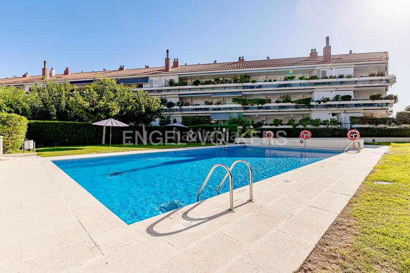 Foto d1a518b6-59be-4f62-a09d-2217ae4fa3ae. Lloguer àtic amb calefacció aparcament piscina a Sitges