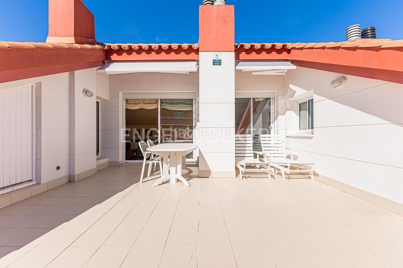 Foto ee338649-60a8-4842-8624-bc4b4e9074ac. Lloguer àtic amb calefacció aparcament piscina a Sitges