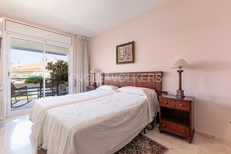 Foto 7e217bb3-1cda-4054-8689-04d5d5816938. Location attique avec chauffage parking piscine dans Sitges