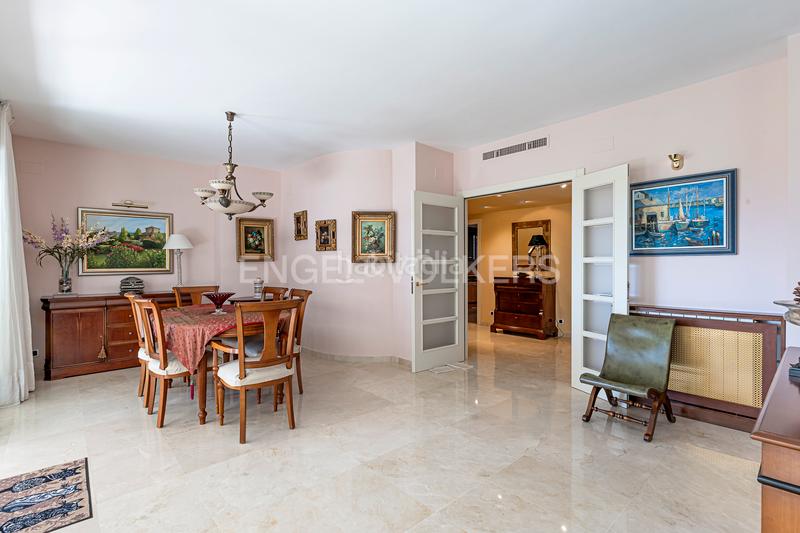 Foto 98b137f3-22bc-43d2-a7a2-4182656a6340. Location attique avec chauffage parking piscine dans Sitges