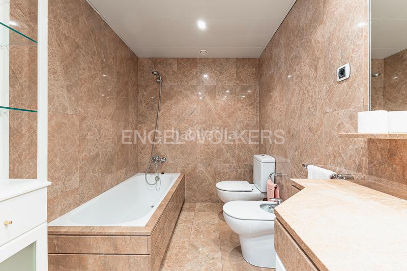 Foto bee50a2a-4be1-409f-8b43-0a00c338f6e5. Location attique avec chauffage parking piscine dans Sitges