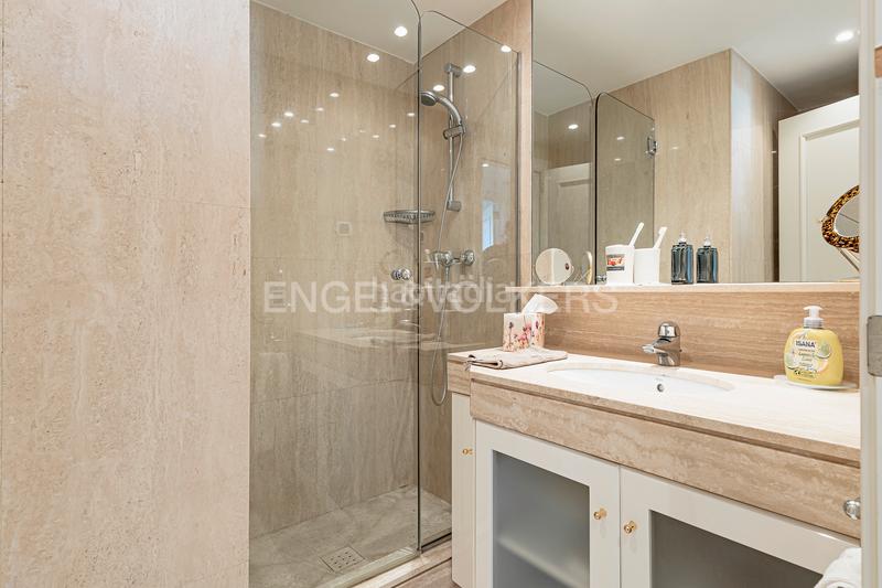 Foto 7e874405-5f35-40d7-a211-12ad71c6c0e4. Miete dachwohnung mit heizung parking pool in Can Girona - Terramar - Vinyet Sitges
