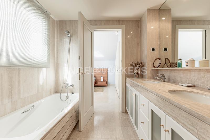 Foto 8316228f-a595-4531-a2e8-6eb15ec84622. Miete dachwohnung mit heizung parking pool in Can Girona - Terramar - Vinyet Sitges