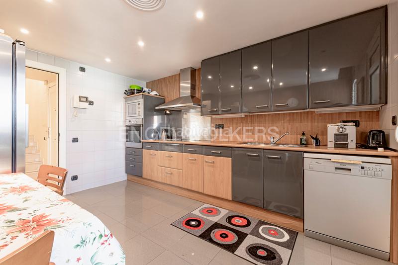 Foto f59bd246-2701-4d64-aac4-65ecab2a8c49. Miete dachwohnung mit heizung parking pool in Can Girona - Terramar - Vinyet Sitges