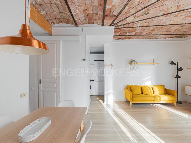 Foto 1e8e1100-7801-4336-ad4b-50f892748902. Alquiler apartamento precioso y luminoso piso temporal en paral.lel en Barcelona
