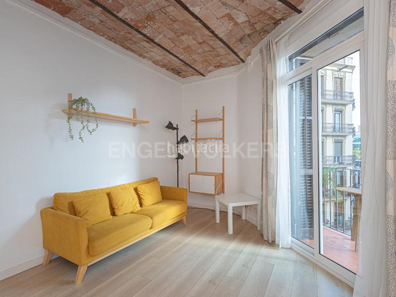 Foto 48084ead-bfb3-48da-b031-2856dfe86a85. Alquiler apartamento precioso y luminoso piso temporal en paral.lel en Barcelona