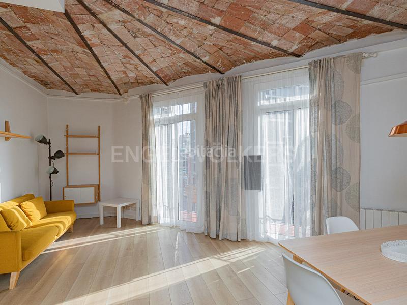 Foto 67fd8d2a-7111-4ff0-ab4c-b2c47bdcac54. Alquiler apartamento precioso y luminoso piso temporal en paral.lel en Barcelona
