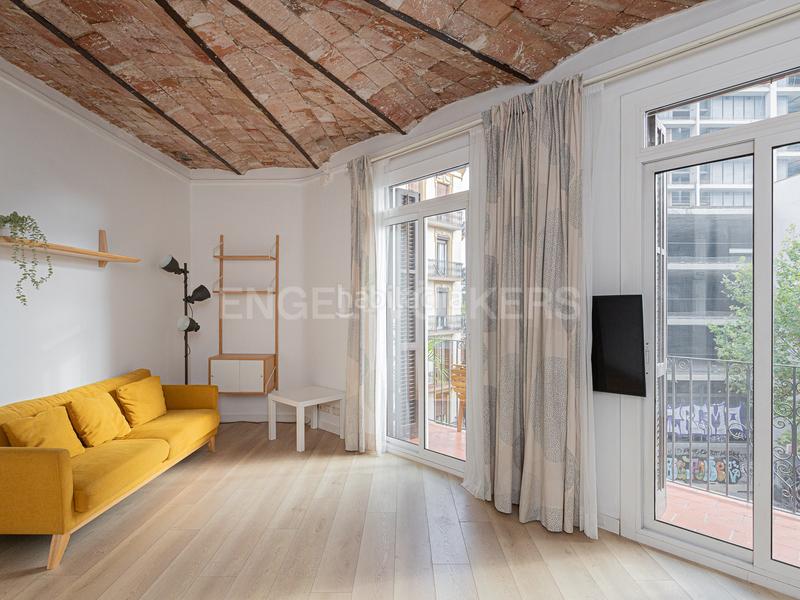 Foto b9971e6f-5a2e-4868-9231-25ef5198af84. Alquiler apartamento precioso y luminoso piso temporal en paral.lel en Barcelona