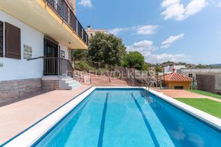 Casa en Mas Mora-Sant Daniel. Casa unifamiliar con piscina y vistas al mar