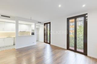 Apartament a Sants. Piso reformado de 3 habitaciones y 2 baños con acabados de alta