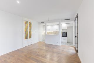 Apartament a Sants. Piso reformado de 3 habitaciones y 2 baños con acabados de alta