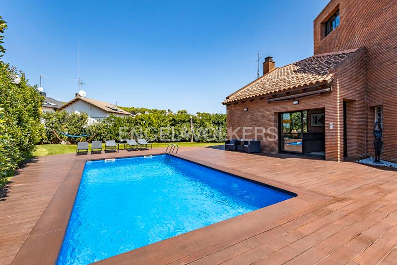 Foto 0462501a-4c77-40d5-8b80-fca5459bf083. Casa preciosa casa, confort excepcional y un jardín que enamora en Castelldefels