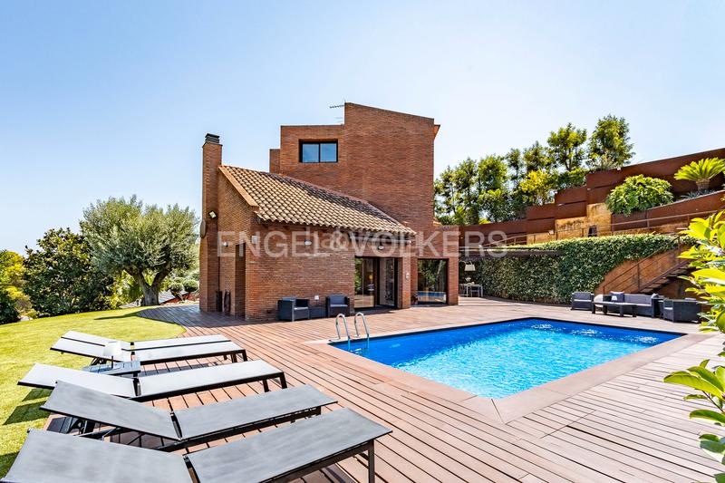 Foto 3ccde1c7-28c9-4f80-b3bf-e7c60f4aca02. Casa preciosa casa, confort excepcional y un jardín que enamora en Castelldefels