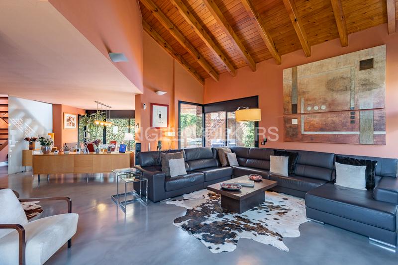 Foto 433b3109-0f66-4d8d-a6b2-8202dc4f2c48. Casa preciosa casa, confort excepcional y un jardín que enamora en Castelldefels
